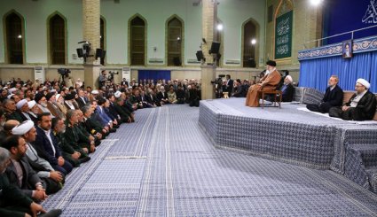 دیدار مسئولان نظام و میهمانان کنفرانس وحدت اسلامى‌ با رهبر انقلاب

