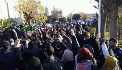 تجدد المظاهرات في عدة جامعات جزائرية تضامنا مع القدس 