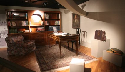 متحف السادات بمكتبة الإسكندرية 