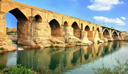 جسر الدز في مدينة دزفول التراثية قلب محافظة خوزستان 