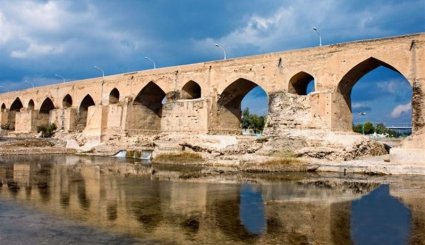 جسر الدز في مدينة دزفول التراثية قلب محافظة خوزستان 