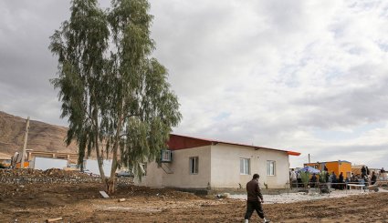  تحویل اولین مسکن نوساز به زلزله زدگان کرمانشاه