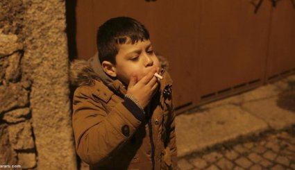 مراسم جنجالی سیگار کشیدن کودکان پرتغالی