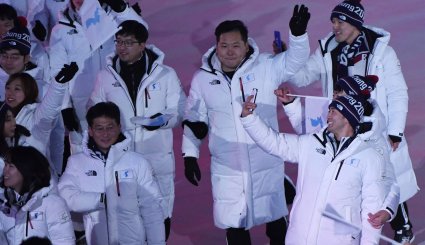 فيديو وصور.. رياضيو الكوريتين يسيرون سوياً في حفل الافتتاح