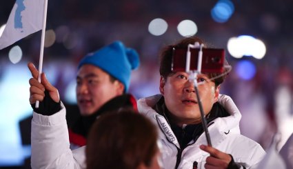 فيديو وصور.. رياضيو الكوريتين يسيرون سوياً في حفل الافتتاح