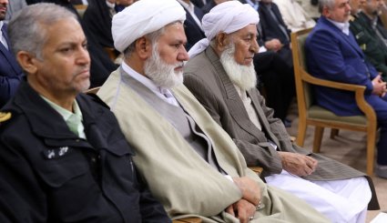 آية الله خامنئي: الشيعة والسّنة في ايران وقفوا جنبا الى جنب