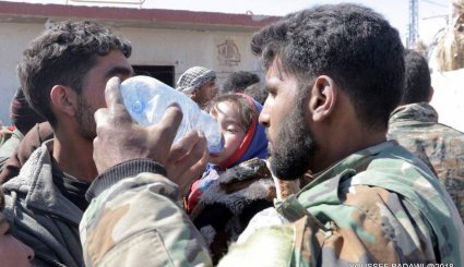 نحوه رفتار ارتش سوریه با مهاجرین غوطه شرقی + تصاویر