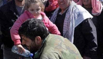 نحوه رفتار ارتش سوریه با مهاجرین غوطه شرقی + تصاویر