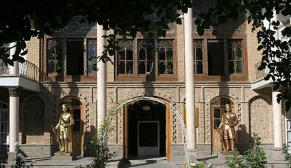 بيت مشروطة الذي يقع في مدينة تبريز الايرانية. بنى هذا البيت، في سنة 1247 (هـ.ش) على النمط المعماري المألوف في العهد القاجاري.