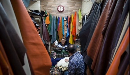 بازار طهران يواصل فعالياته رغم ارتفاع سعر العملات الاجنبية