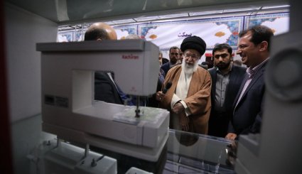 بازدید دو و نیم ساعته رهبر انقلاب اسلامی از نمایشگاه کالای ایرانی