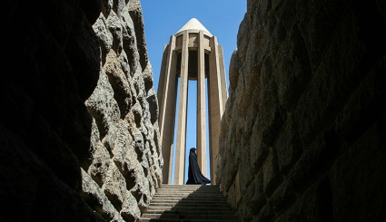 مقبرة بو علي سينا في همدان 