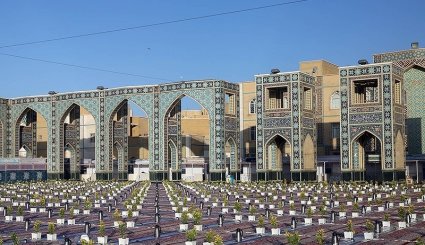 موائد الرحمة و الافطار في حرم الإمام الرضا (ع) في ايران 