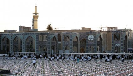 موائد الرحمة و الافطار في حرم الإمام الرضا (ع) في ايران 