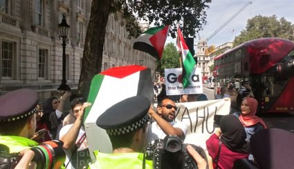 احتجاجات في لندن ضد زيارة نتنياهو إلى لندن +صور
