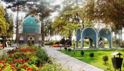 مقبرة الشاعر الايراني العطار النيشابوري 