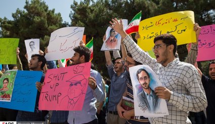 احتجاج طلبة جامعيين ايرانيين على نشاطات مفتشي الوكالة الدولية للطاقة الذرية 