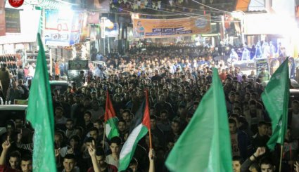 شادی و اعلام حمایت مردم غزه از پیروزی مقاومت + تصاویر