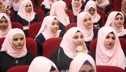 بالصور.. السليمانية تحتفي بارتداء أربعمئة فتاة للحجاب

