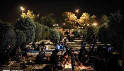 صور.. احياء ذكرى ليلة القدر المباركة في طهران
 
