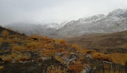 بارش اولین برف پاییزی در ارتفاعات  آزادبر گچسر