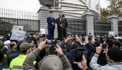 تجمع مردمی در اعتراض به ترور شهید محسن فخری زاده 