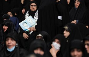 قائد الثورة الاسلامية: الحضارة الغربية تستغل المرأة