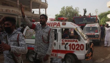 مصرع 20 شخصا بحادث مروري في باكستان 