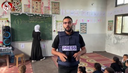 شاهد.. إنشاء صفوف بديلة عن المدارس المدمرة للطلاب الفلسطينيين