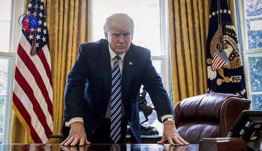 دعا خواندن ترامپ در کاخ سفید + عکس 