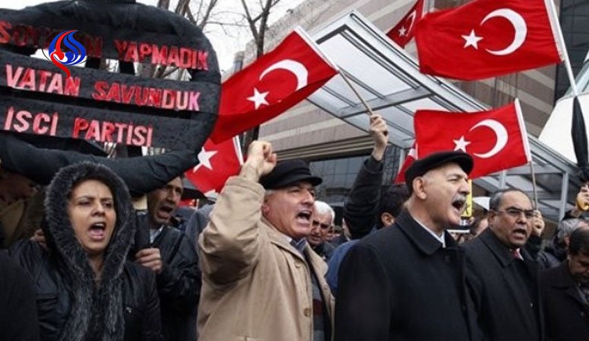تظاهرات روبروی پایگاه اینجرلیک آمریکا در ترکیه