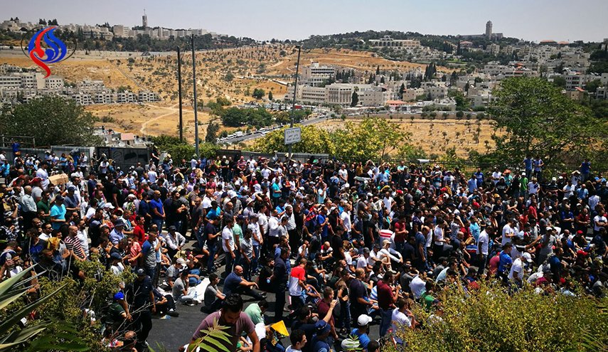 هزاران فلسطینی صهیونیستها را در قدس به چالش کشیدند