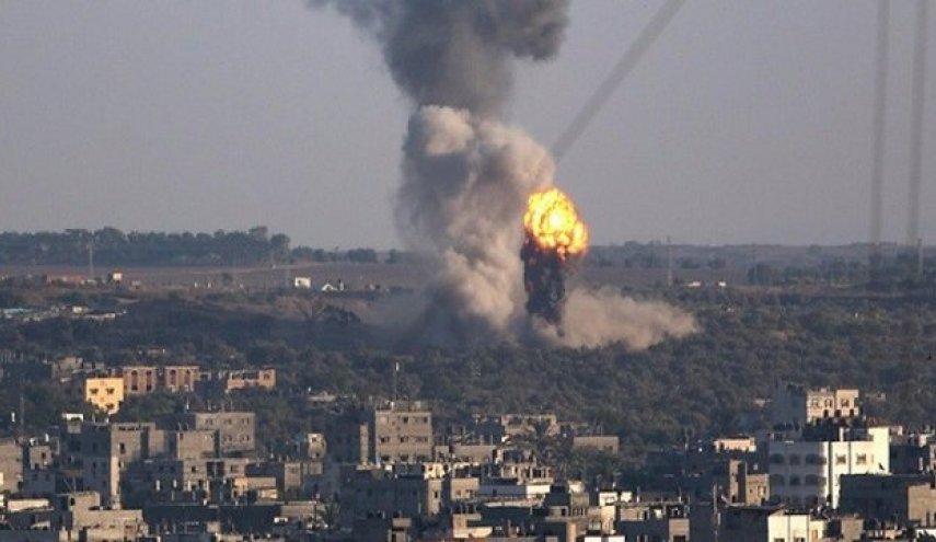 صهیونیست ها به یک پایگاه حماس در غزه  حمله کردند