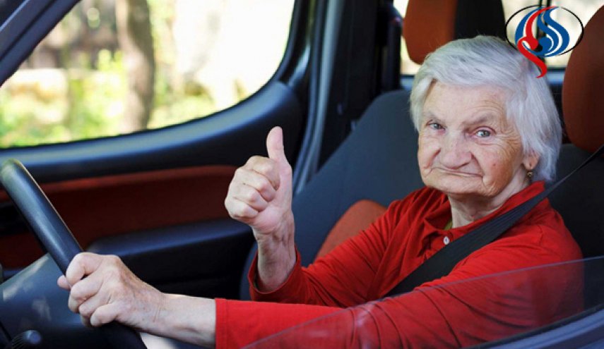 عکس؛ سرعت سرسام آور مادربزرگ 80 ساله با پورشه!

