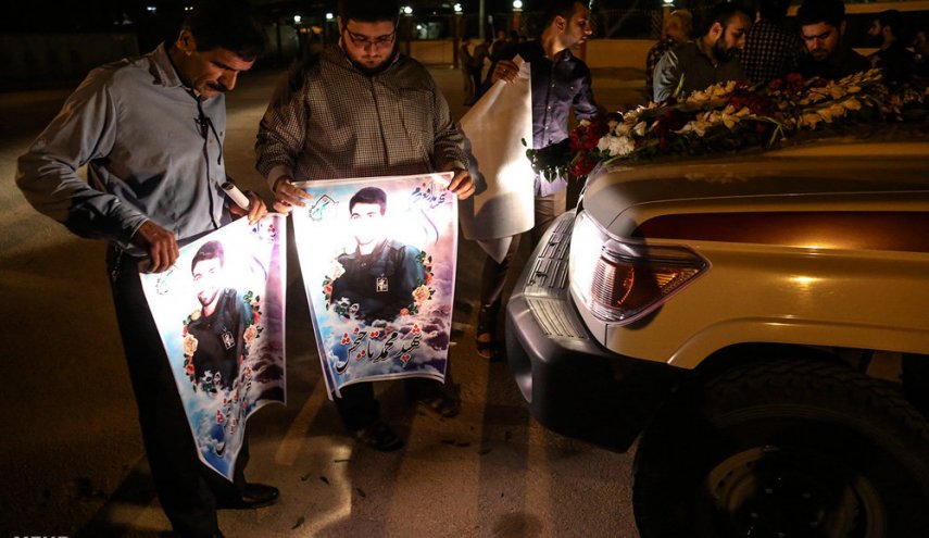 استقبال از پیکر شهید مدافع حرم «محمد تاجبخش» در فرودگاه اهواز/ تصاویر