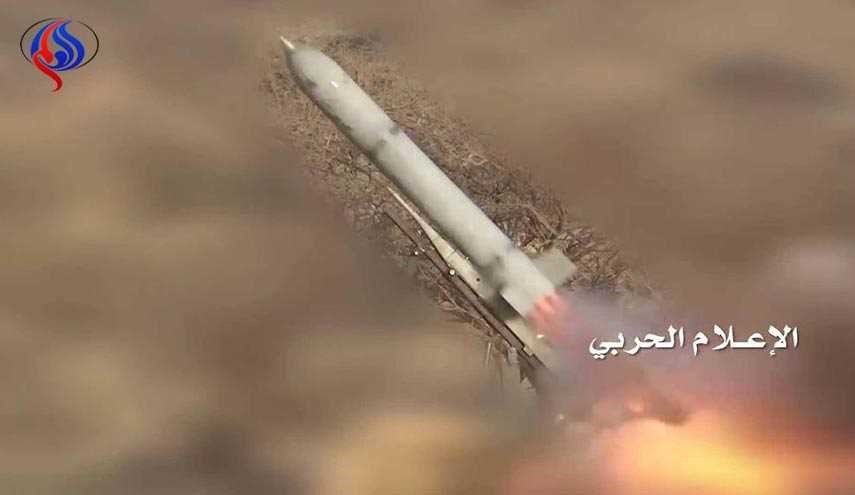 نيروهای مقاومت يمن پايگاه هوايی عربستان را با موشك هدف قرار دادند 