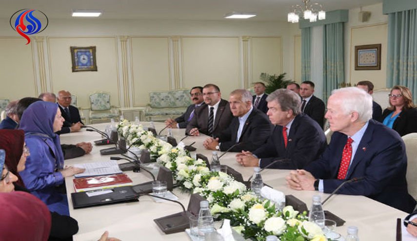 دیدار سناتورهای آمریکایی با سرکرده منافقین در آلبانی