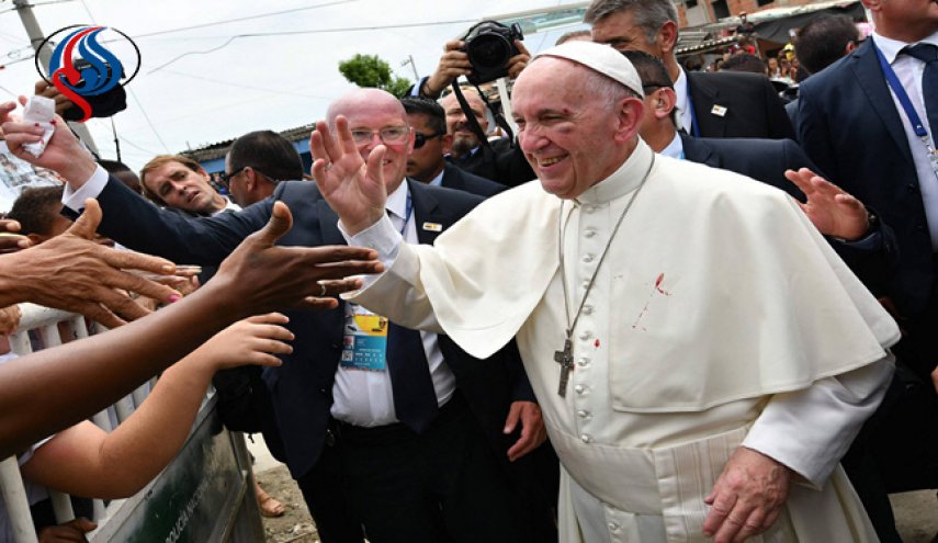 تصاویر؛ لباس خونین و چهره مجروح پاپ در کلمبیا


