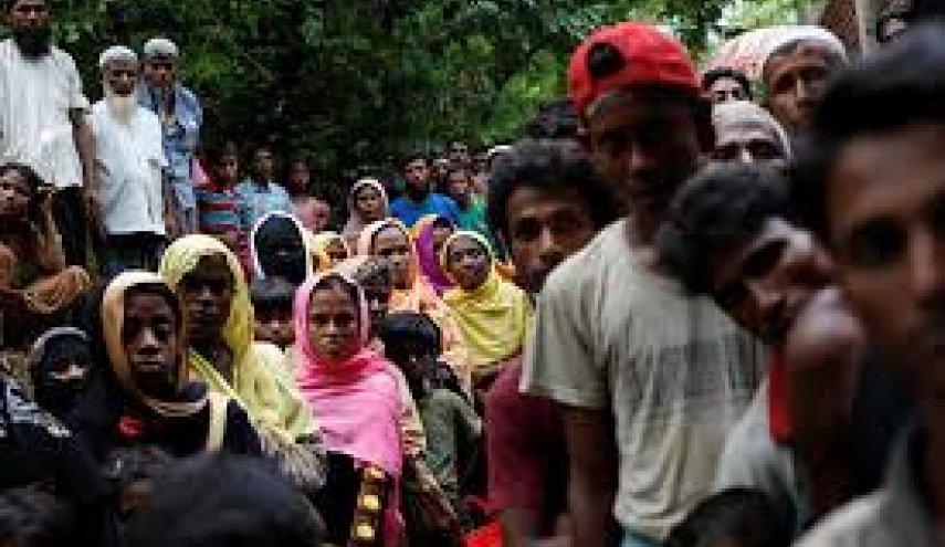 Bangladesh´s leader visits Rohingya refugees
