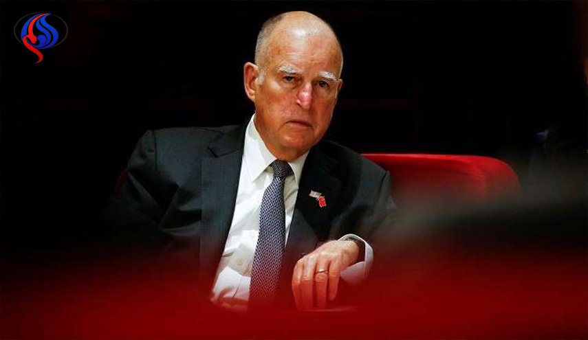 حاكم ولاية كاليفورنيا يوقع مشاريع قوانين ضد موقف ترامب بشأن الهجرة