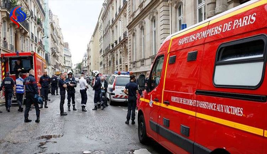 رجل ينتحر من نافذة فندق في باريس حاملا طفليه!
