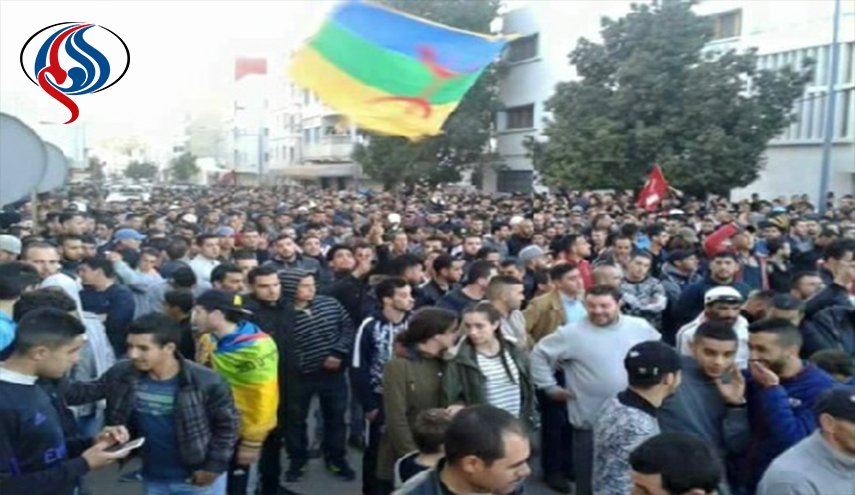 آلاف المغاربة يتظاهرون لتحقيق المطالب الاجتماعية 