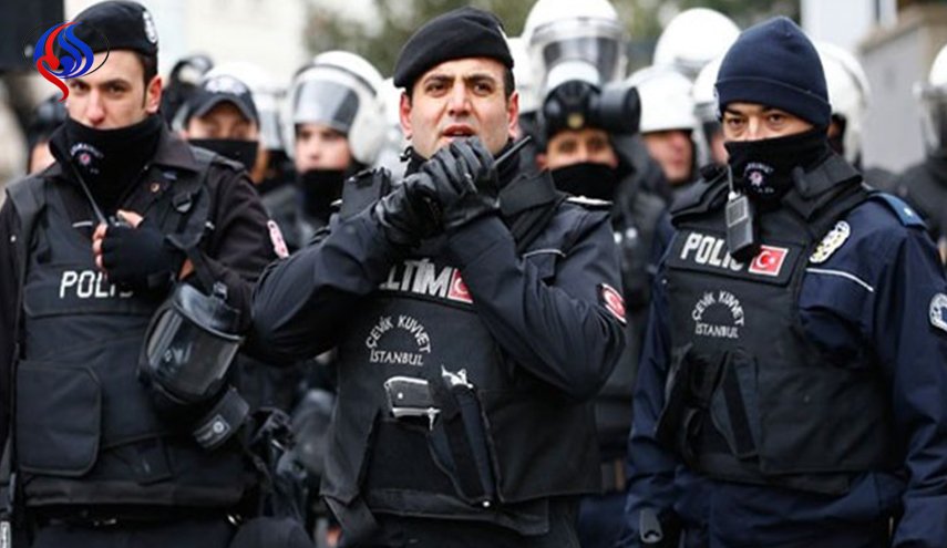 پلیس ترکیه 70 نظامی ترک را بازداشت می کند