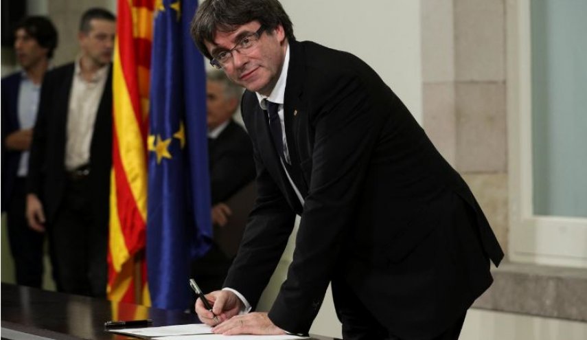 Catalonia independence declaration signed and suspended
