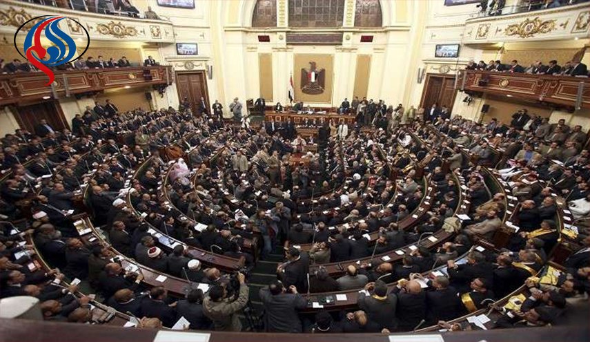 البرلمان المصري يشن هجوما لاذعا على الحكومة