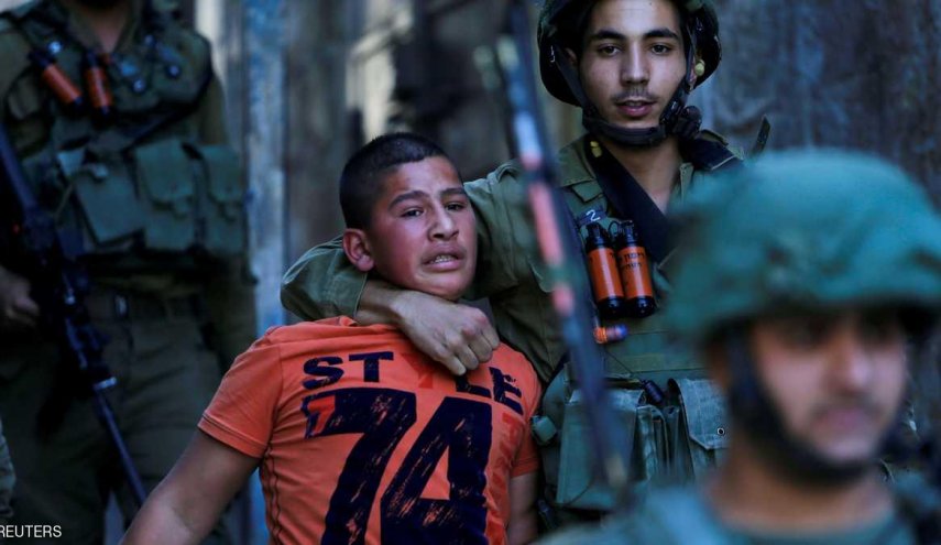 براءة أطفال فلسطينيين تحت قبضات المحتل الإسرائيلي