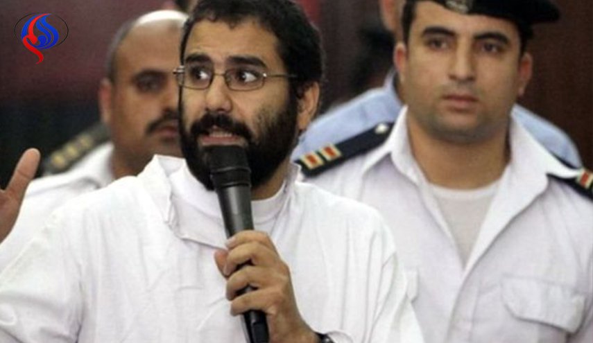 تأجيل الطعن على سجن الناشط عبد الفتاح بعد تنحي هيئة المحكمة
