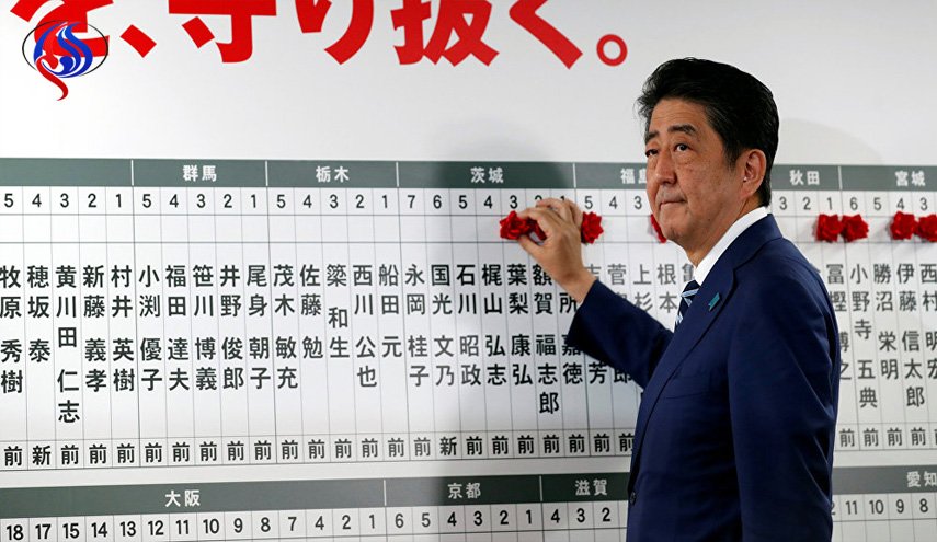 الائتلاف الحاكم في اليابان يحصل على نصف مقاعد البرلمان 
