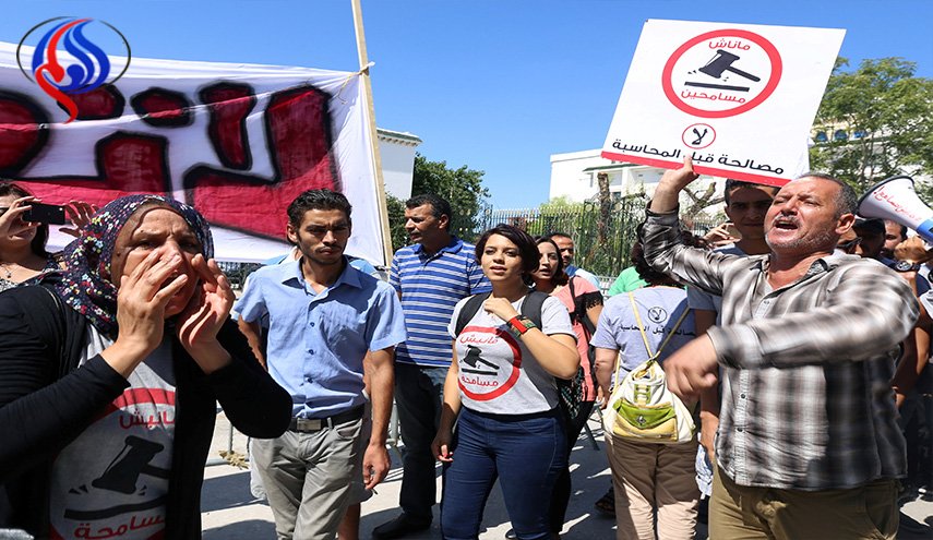 السبسي يصدر قانون العفو المثير للجدل في تونس