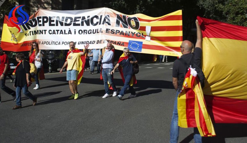 رئيس كتالونيا يرجئ خطابه حول استقلال الإقليم